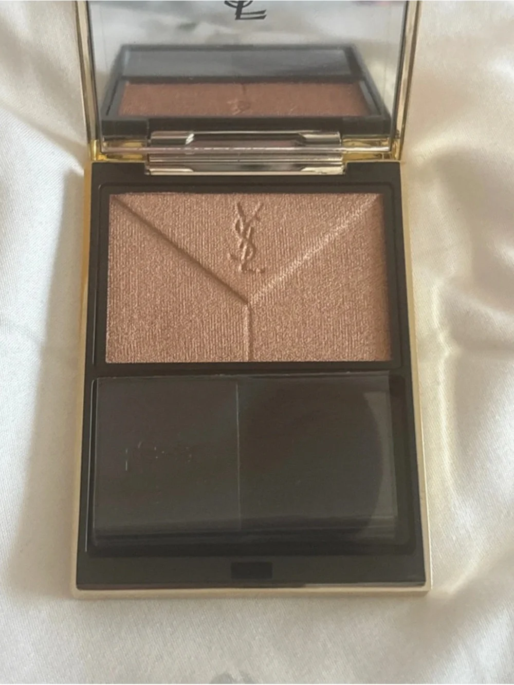 Yves Saint Laurent Highlighter Compact in Or Bronze Gold Packaging